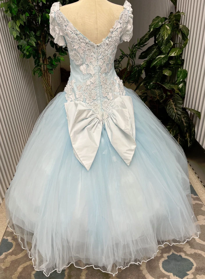 天蓝色手工染色薄纱公主比安奇婚礼球服短袖中号 — 第 3/4 张图片