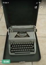 Royal Quiet De Luxe Portable Typewriter thumbnail