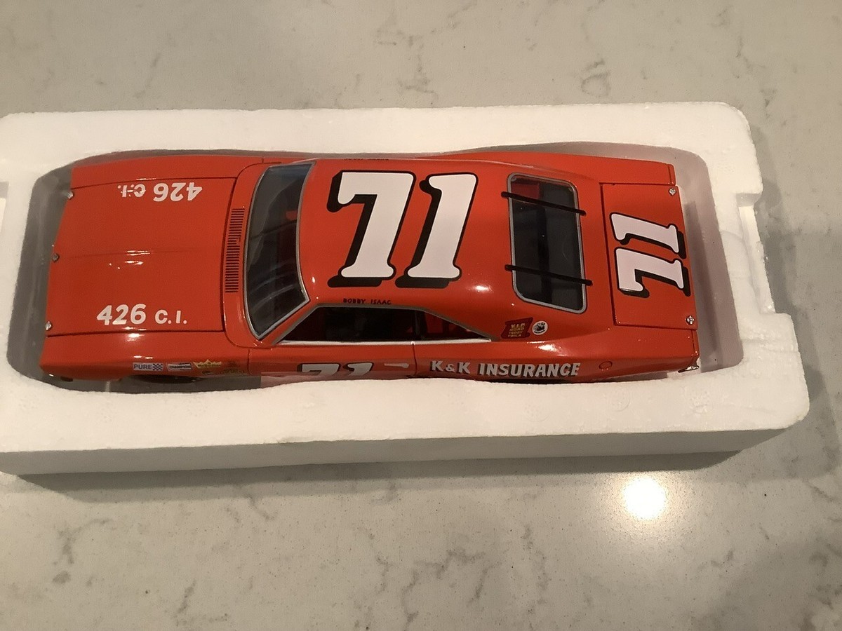 Bobby Isaac #71 1969 Dodge Charger 500 University of Racing 1 24