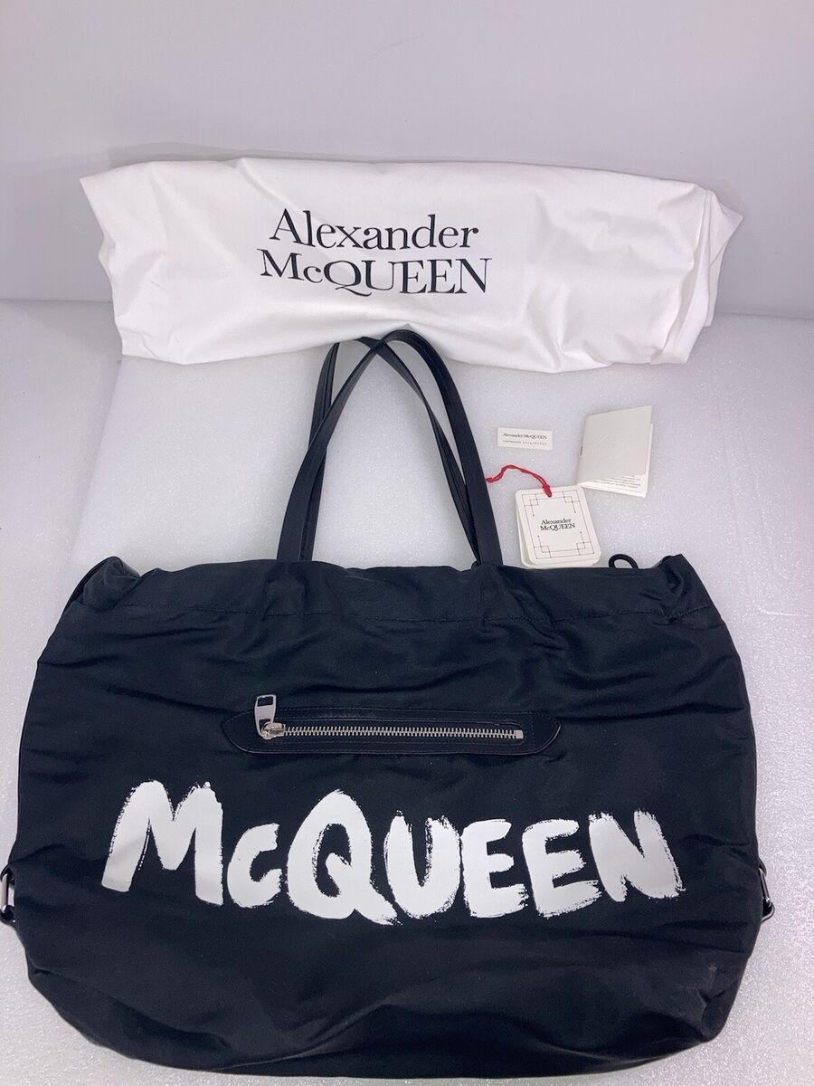ALEXANDER McQUEEN The Bundle Logo Drawstring Tote Bag in ALEXANDER McQUEEN The Bundle Logo Drawstring Tote Bag in