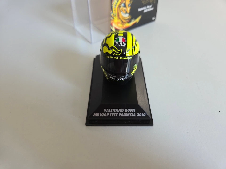Casco Minichamps 1/8 - V. Rossi - Test Valencia MotoGp 2010 - 398100066 - Immagine 2 di 4