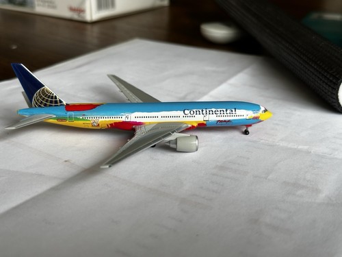 Herpa Wings 500 Continental Airlines B777-200ER "Peter Max" NG 1:500 - Picture 11 of 13