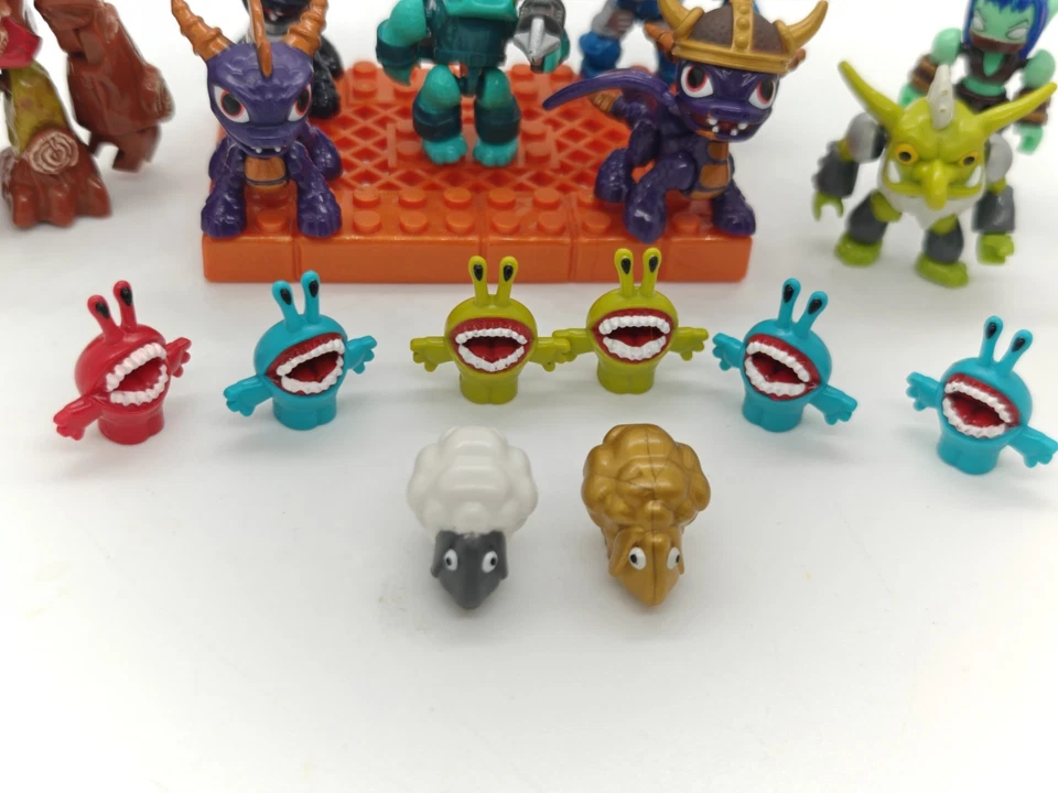Mega Bloks SKYLANDERS Mini Figures and Parts Lot of 17 Pieces Sheep Spyro Grunt - Image 3 of 4