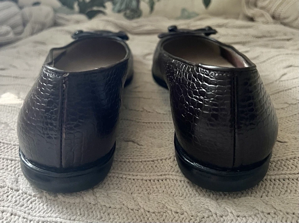 Salvatore Ferragamo Boutique Espresso Cocodrilo Cuero Repujado Pisos 7 B Italia Foto 2 de 4