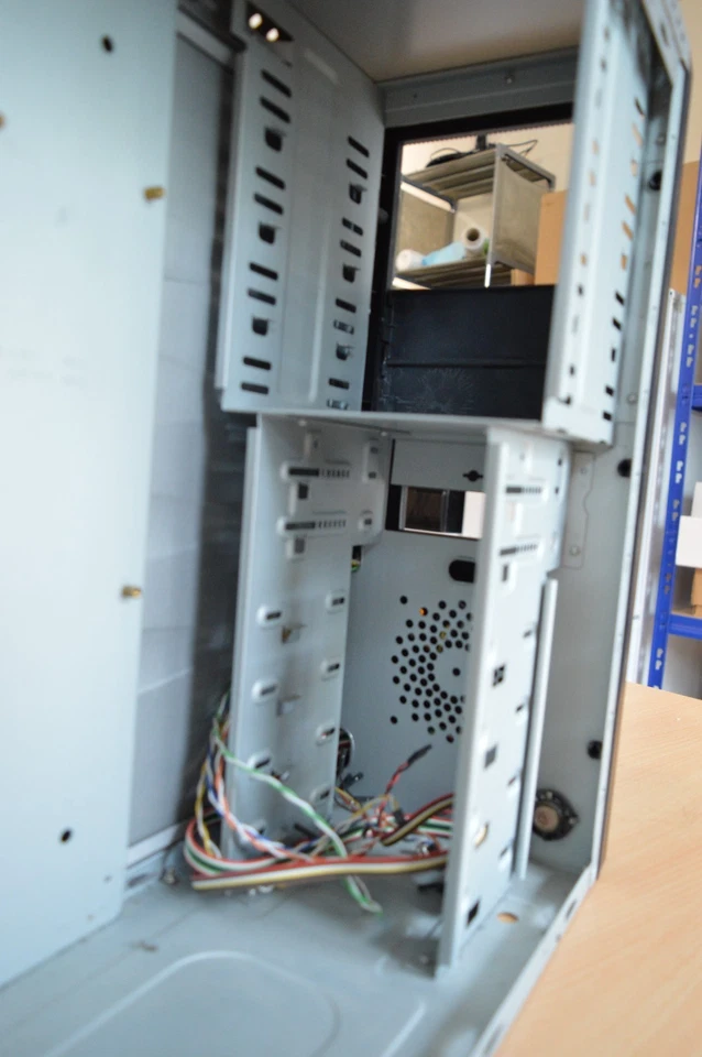 Retro Vintage 90's 00's Silver ATX PC Computer Case - ATX and USB - Image 2 of 4