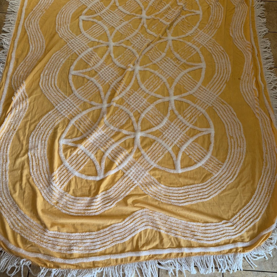 "Fringe colcha de chenilla amarilla con flecos blancos 65x95"" de colección con núcleo de cabaña" Foto 2 de 4