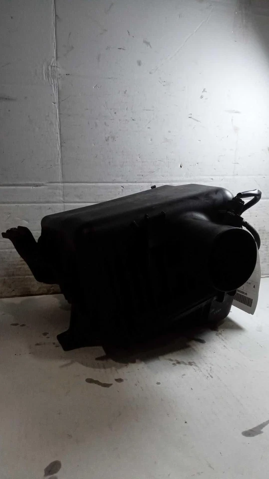 Nissan Armada 2017 conjunto de filtro de aire fabricante de equipos originales 5,6 L 149 k millas plateado Foto 2 de 4