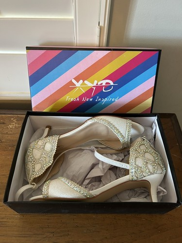 XYD Women’s Bridal / Ball Room Dancing Shoes Size 8 Good Condition Worn Once 