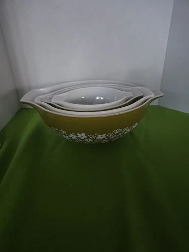 Vintage Pyrex Crazy Daisy Spring Blossom Set Of 4 Nesting Mixing Bowls