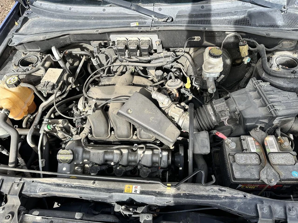 Used Rear Right Door Assembly Rear Side fits: 2006 Ford Escape w/o quarter panel Foto 3 de 4