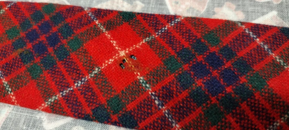 Corbata corta de lana vintage con corbata cuadrada roja tartán vacaciones años 60 Tarmon Fraser Foto 3 de 4