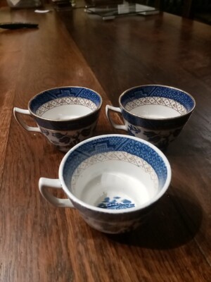 3 Vintage Stände echte alte Weidentasse blaues Rankgitter weiß 2 Goldrand 1 Nr A8025