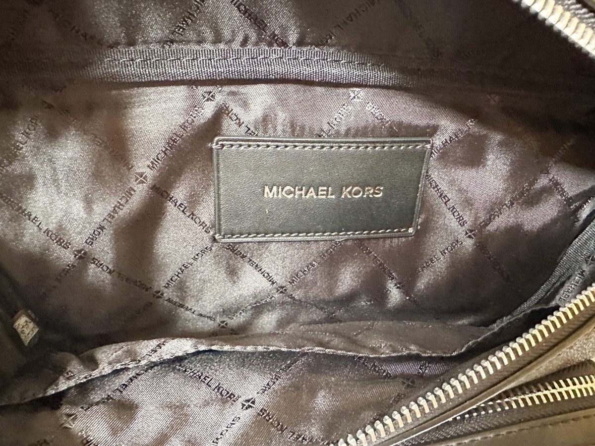 家に落ちてる髪のピン。くわがたみたい