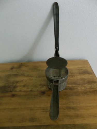 ANTIQUE HAND FORGED IRON POTATO SMASHER - Picture 3 of 3