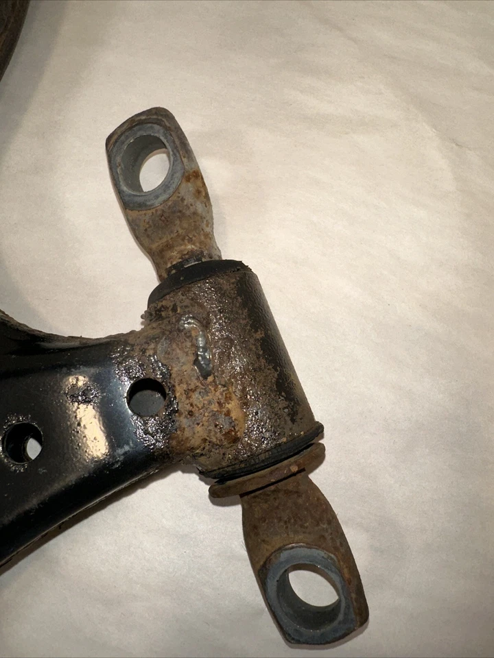 Оригинальный передний правый нижний рычаг управления для Toyota Sienna 2011–2016 годов выпуска - Изображение 3 из 4