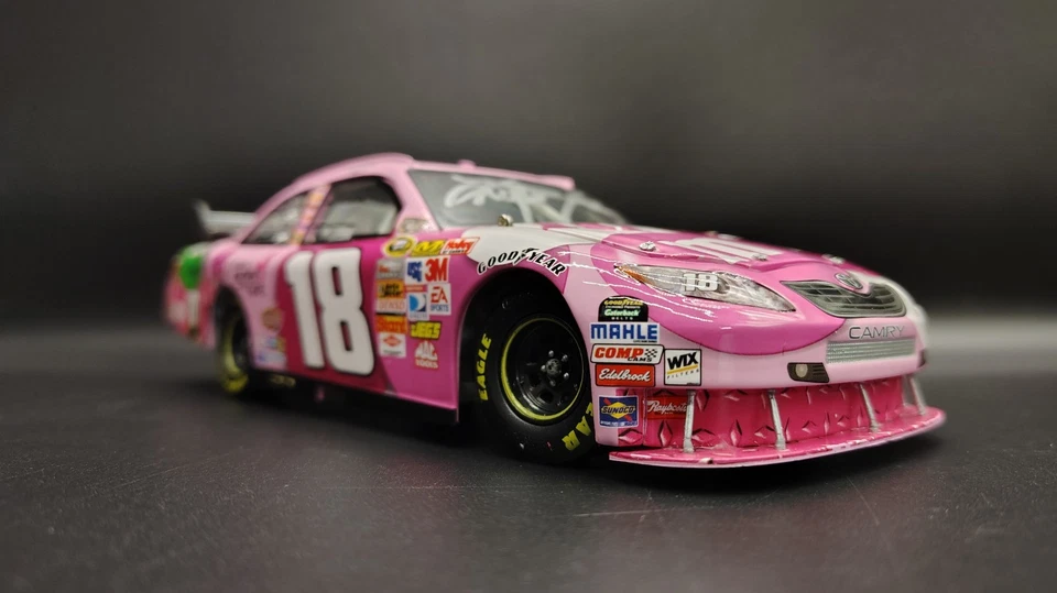 2008 Kyle Busch #18 M&M's Pink Susan G Komen 1/24 Toyota Camry COT NASCAR SIGNED - Image 4 of 4