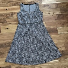 Banana Republic Fit In Flair, Geo Print, Black And White Dress Sleeveless Medium
