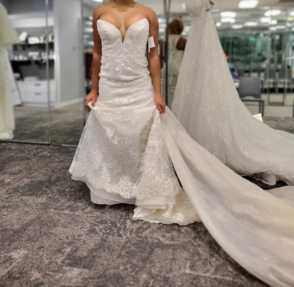 Precioso vestido de novia de Oleg Cassini, nuevo con etiquetas Foto 2 de 4