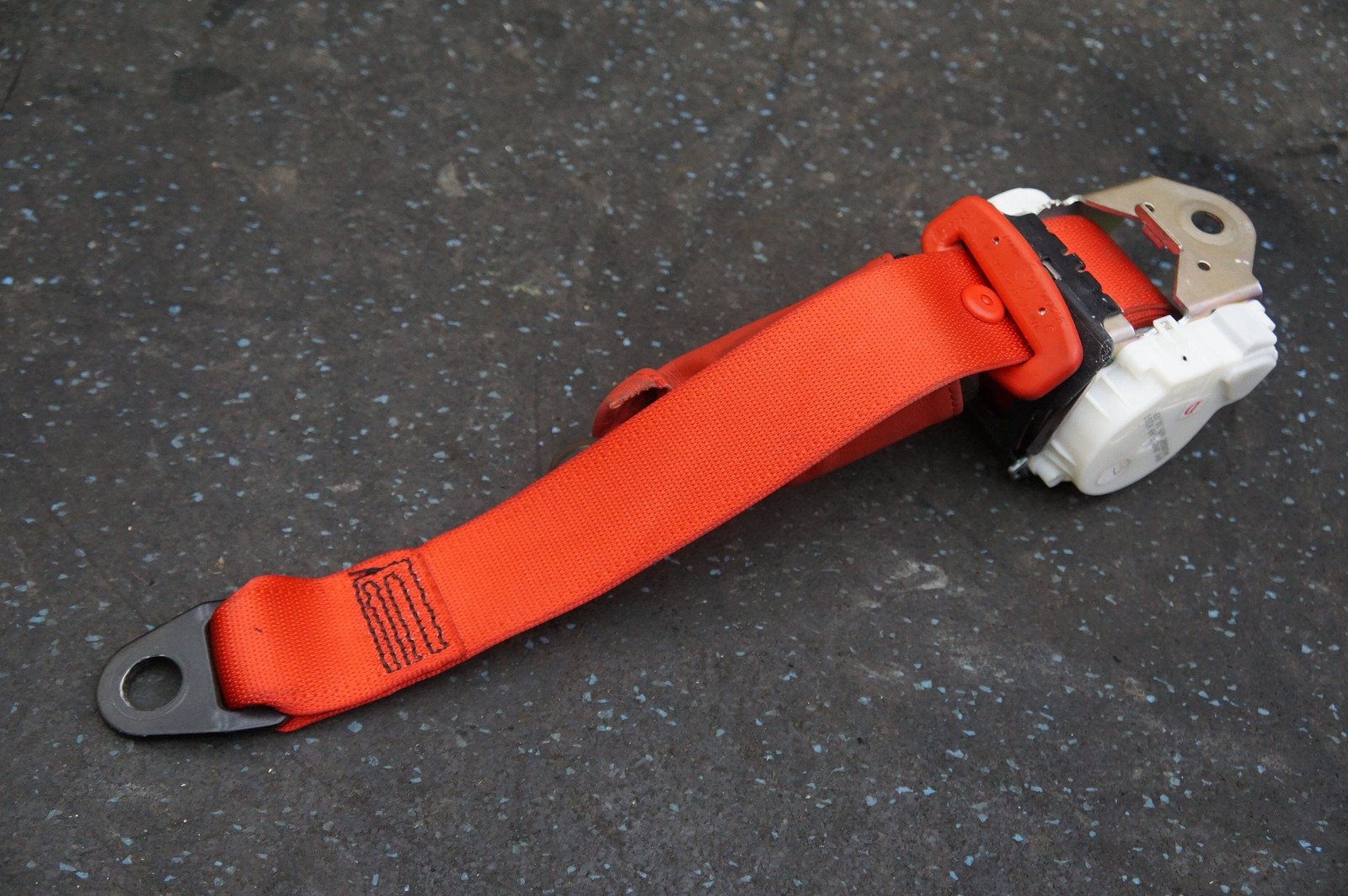 Rear Right Seat Belt Retractor Buckle Red 810478 OEM Ferrari California 2010