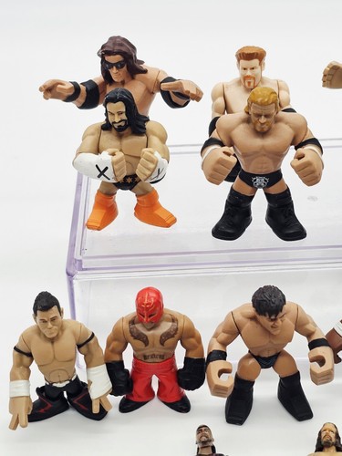 Menge 16 WWE Rumblers Mini Wrestler Actionfiguren Cena Taker Tische Stühle - Bild 3 von 10