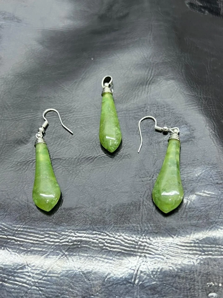 Pendientes de nefrita natural grado A+ - Excelente par de piedras preciosas verdes Foto 2 de 4