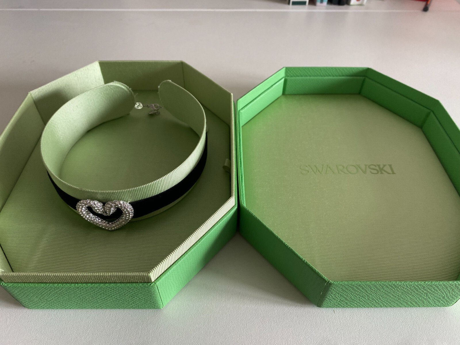 Choker SWAROVSKI pour vos soirées | Le collier ras de cou chic et tendance