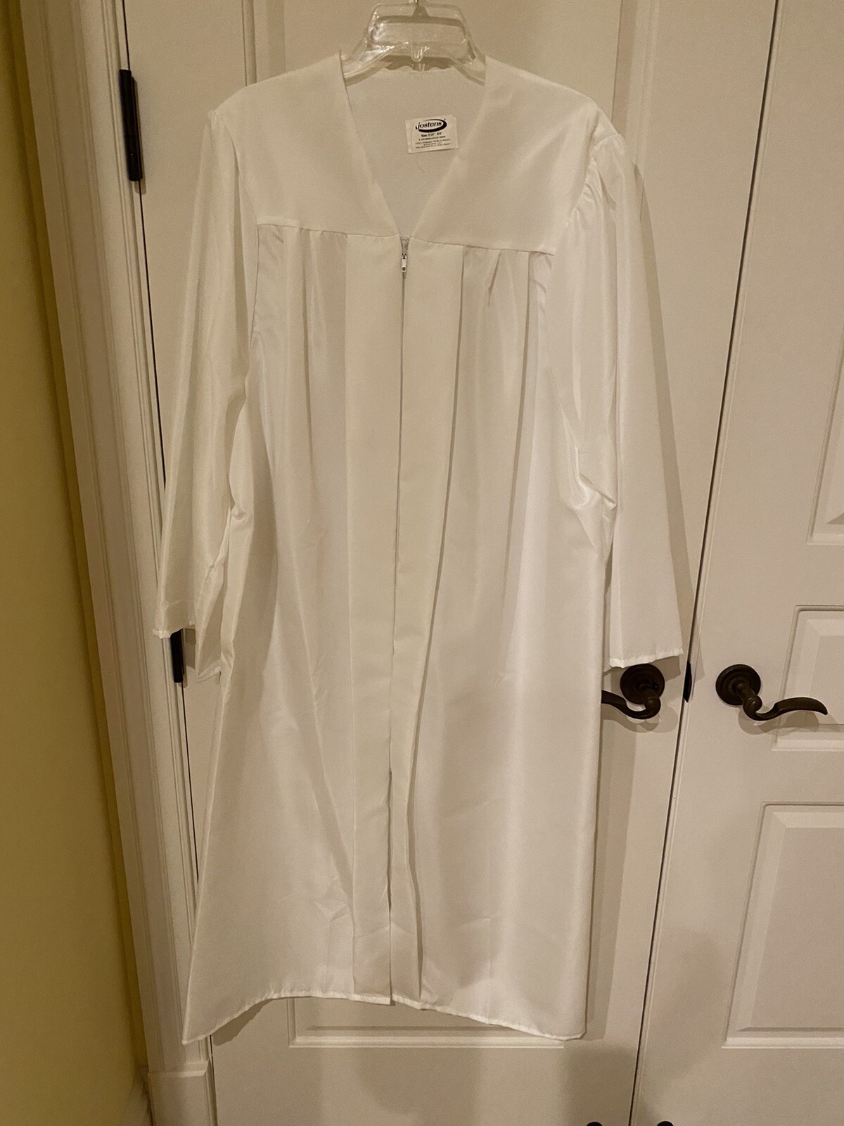 Jostens White Graduation Gown 5’106’0 Worn Once Gem