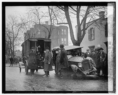Bootlegger's wreck,Prohibition,Traffic Accident,Automobiles,January 1922