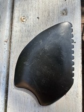 Gua Sha Stein schwarz – unbenutzt, mit Kratzspuren (B-Ware) Massa