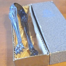 Zucker-Eisw&uuml;rfel Servierzange silberfarben mit Reliefdekor, im Etui/Schachtel