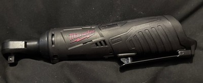 Milwaukee Custom Dyed M12 3/8'' Ratsche schlagfest USA Modell schwarz mit rot 
