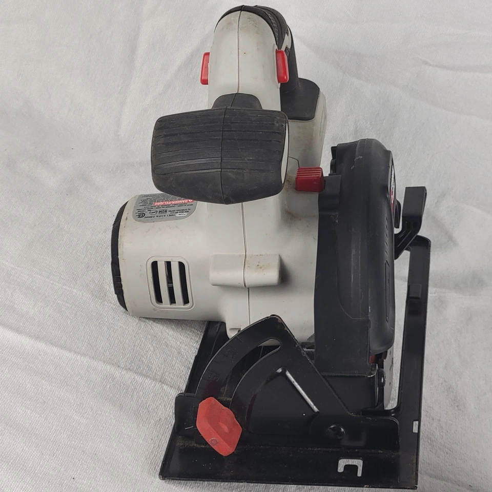 Porter Cable 20V circular saw PCC661 & charger & work light tested NO BATTERY - Image 2 of 4