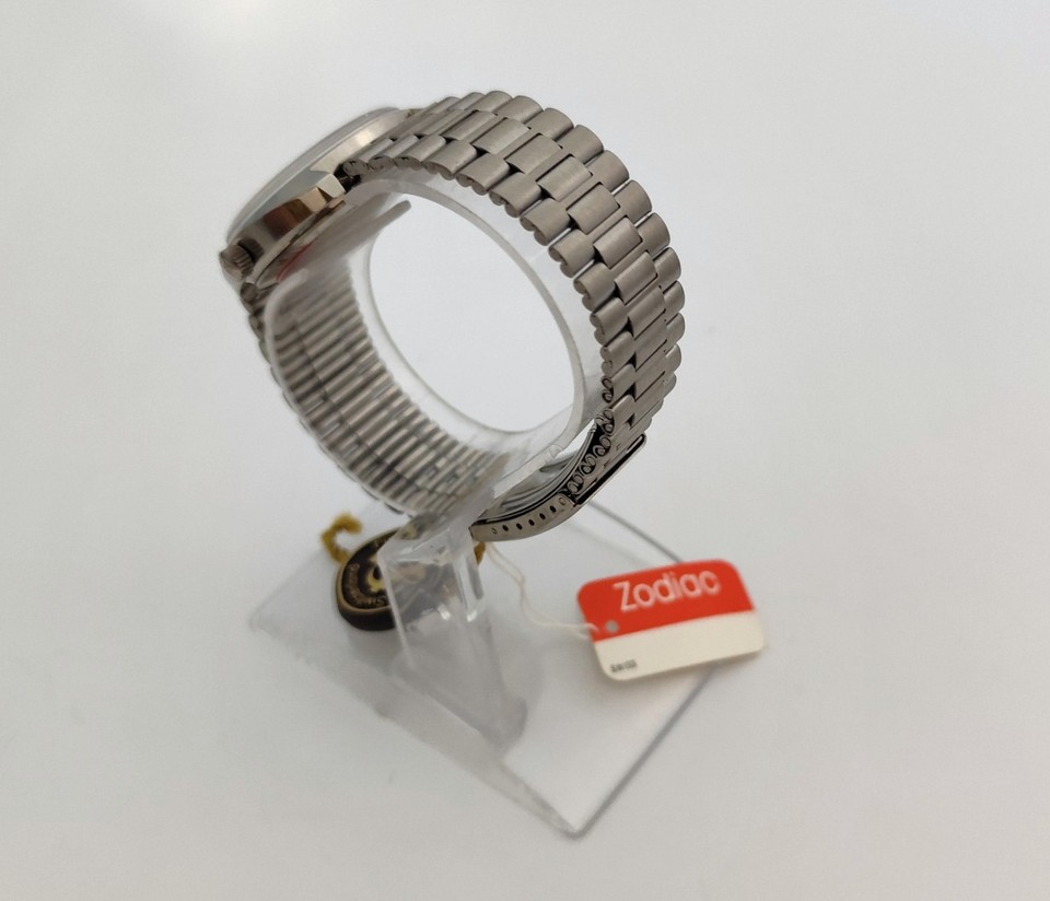 Zodiac NOS Rare 612 105 Automatic Stainless Steel Watch In Original Box zodiac-nos-rare-612-105-automatic-stainless-steel-watch-in-original-box