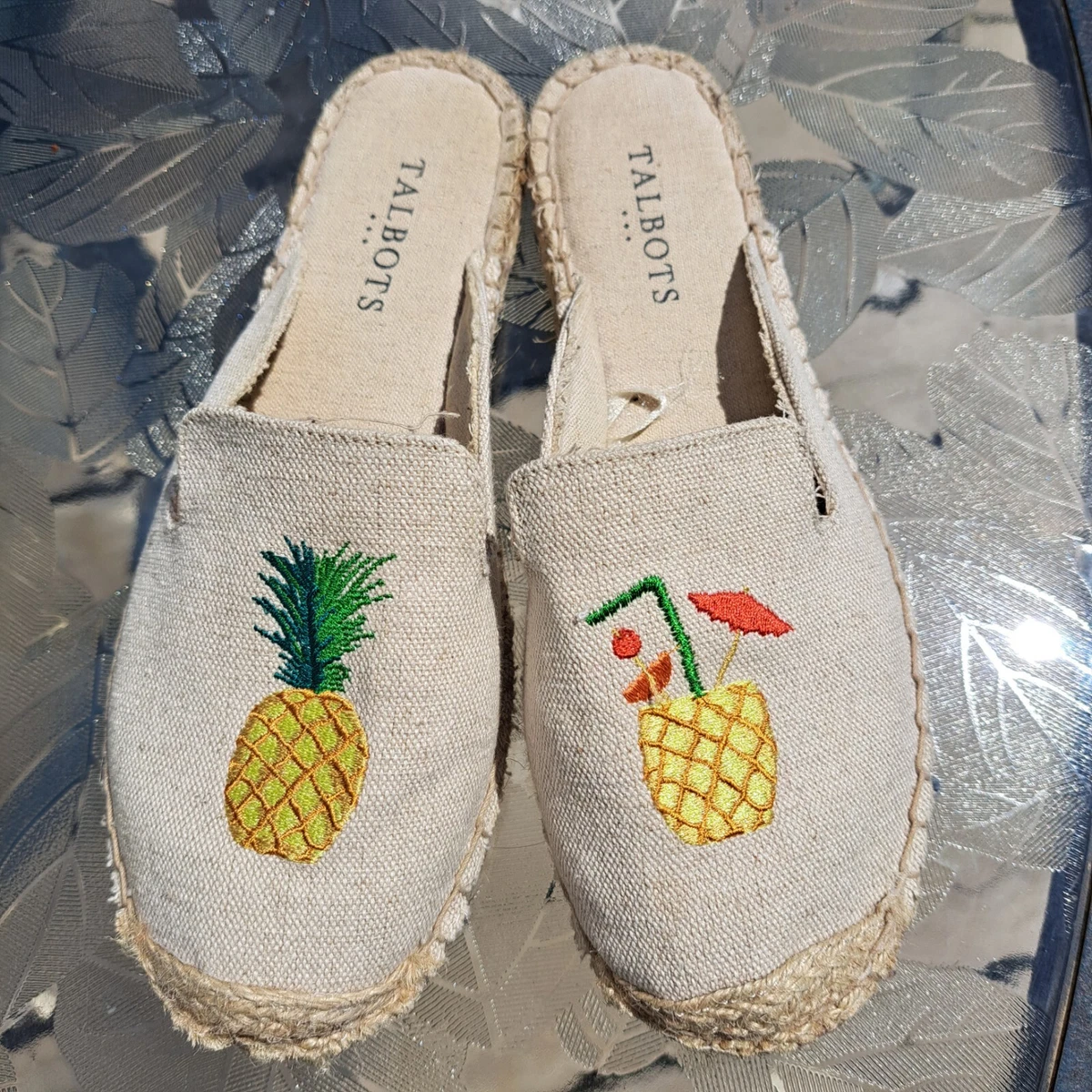TALBOTS CANVAS SLIP ON SHOES WOMENS SIZE 6 PINEAPPLE TROPICAL