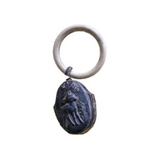 Grzechotka dziecięca z brązu wiktoriańskiego z motywem jelenia