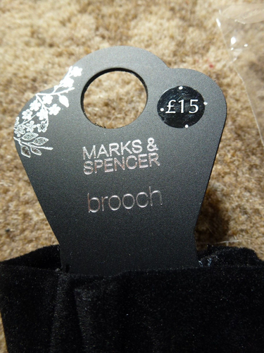 New Marks & Spencer Ladies Cubic Zirconia & Enamel Bee Brooch - Picture 3 of 3