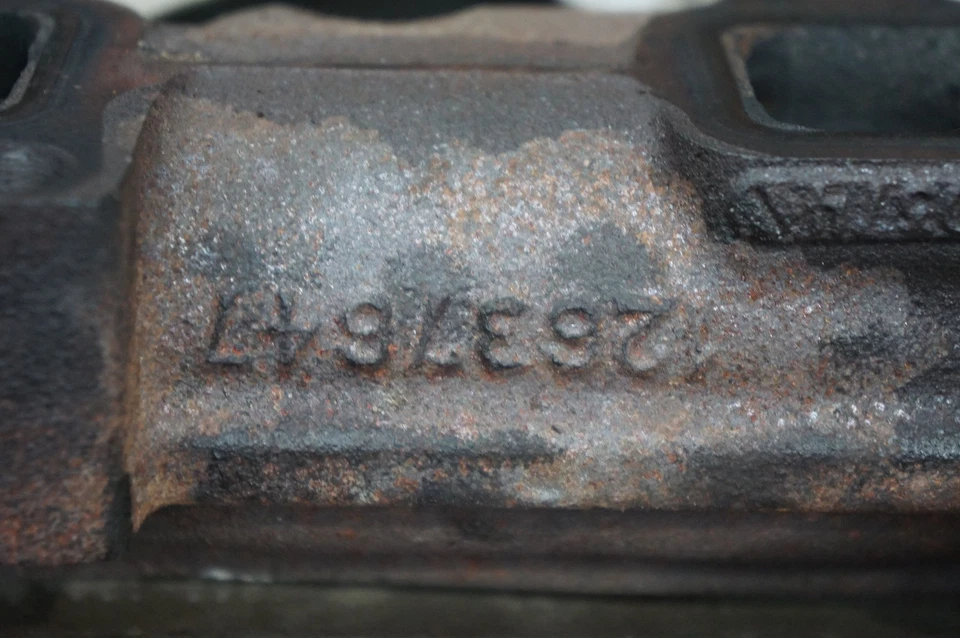 Set 2 Left Right Exhaust Manifold OEM 12637647 Chevrolet Silverado 3500 2007-16 - Image 2 of 4