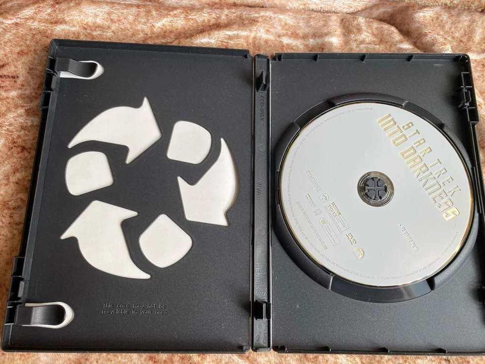 Star Trek - Into Darkness (DVD) - Image 3 of 3