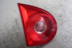 VW Golf V 1K 1,6 85 kW Rücklicht Rückleuchte innen links 1K6945093E