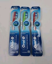 Oral-B Healthy  Clean Toothbrushes Medium Lot of 3 Red 2 , Green 1 
