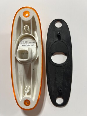 Freightliner Cascadia LED Clearance Marker Light A06-51912 Freightliner Cascadia LED Clearance Marker Light A06-51912
