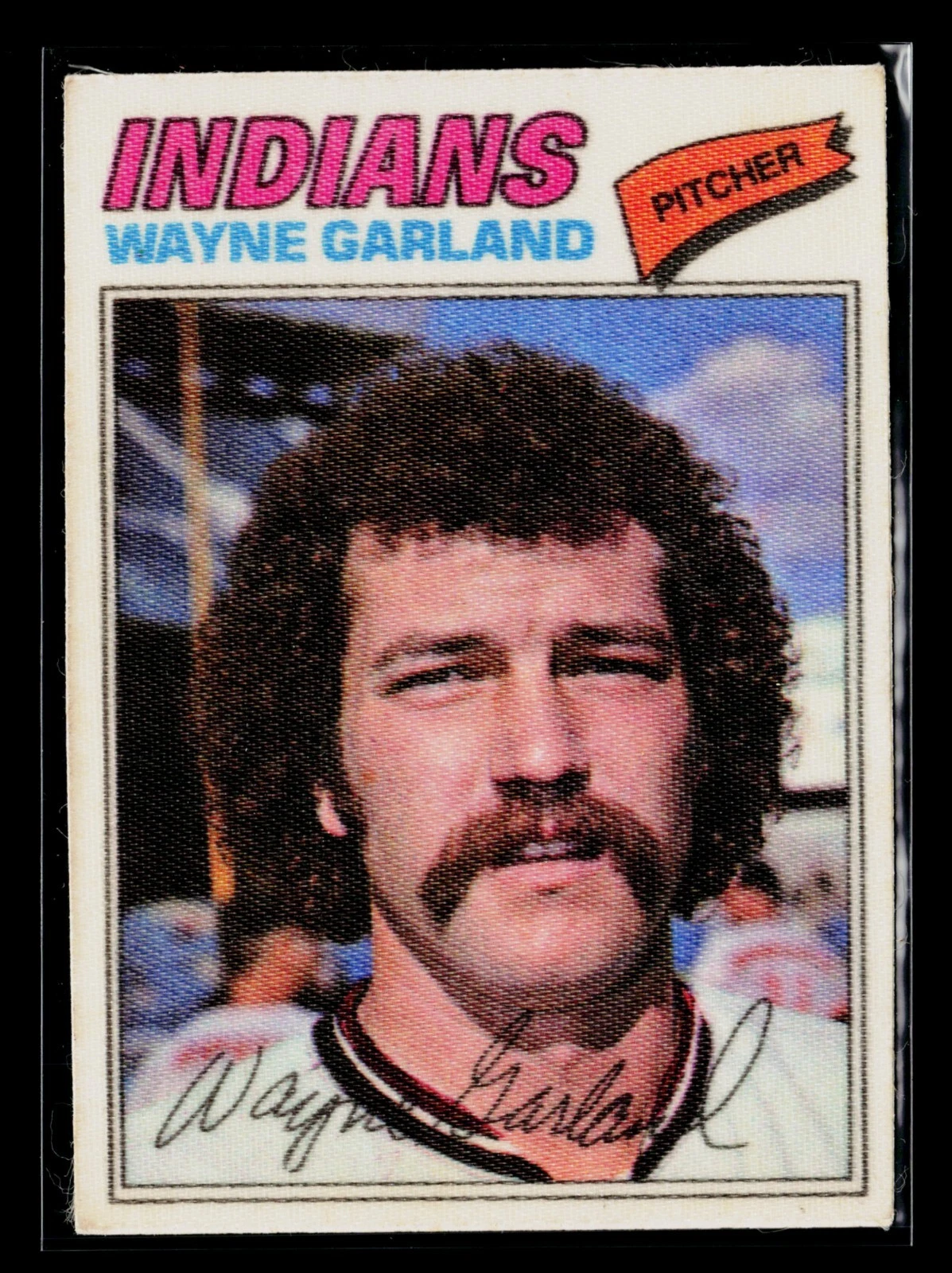 1977 Topps Baseball Patches Cloth Stickers #17 Wayne Garland