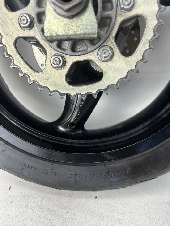 2001 DUCATI 750 SS OEM ЗАДНИЙ ОБОД ЗАДНЕГО КОЛЕСА С ПРЯМОЙ ЧЕРНОЙ ЗВЕЗДОЧКОЙ РОТОРА ШИНЫ - Изображение 2 из 4