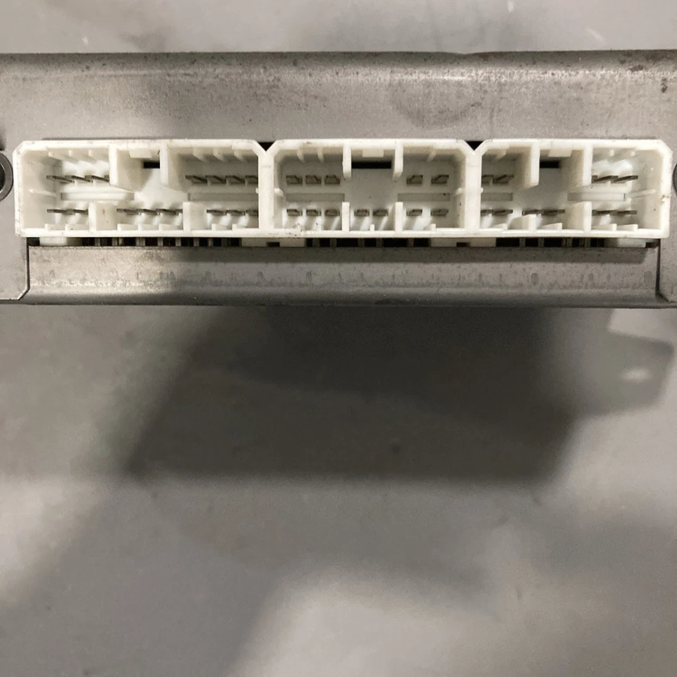 Mitsubishi Pajero ABS MB942489 - Image 3 of 4