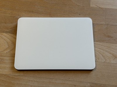 Apple Magic Trackpad 3 - Weiße Multi-Touch Oberfläche - Lightning Anschluss