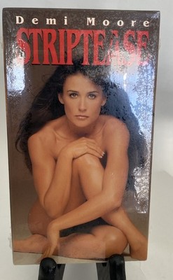 Striptease (VHS, 1996) Demi Moore Burt Reynolds  sealed