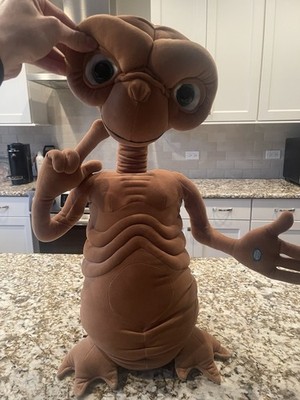Toys R Us E.T. The Extra-Terrestrial Large Plush Alien 2002. 24 inches. Great Co