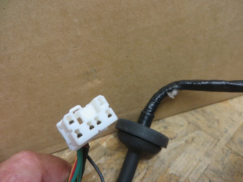 GENUINE MAZDA 626 2000-2002 TAIL LIGHT LAMP SOCKET HARNESS new OEM RH or LH - Image 2 of 3