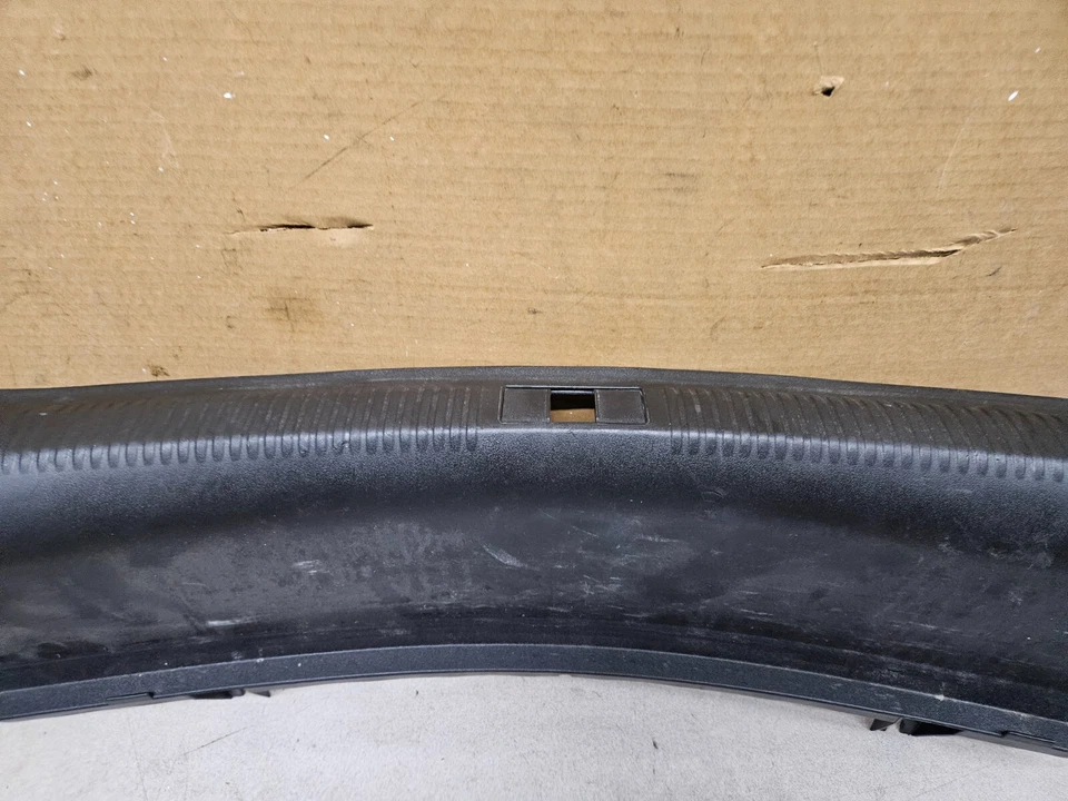 Panel de moldura de maletero/portón Audi A6 Quattro 2005-2011 4F5863471A OEM Foto 2 de 4