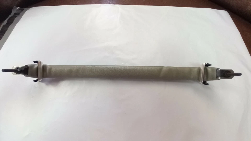 E45Y-5422666-E  DOOR PULL STRAP RH OR LH 1984 1985 LINCOLN CONTINENTAL  - Image 4 of 4